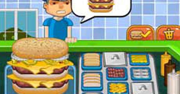 Sirviendo el puesto de hotdogs